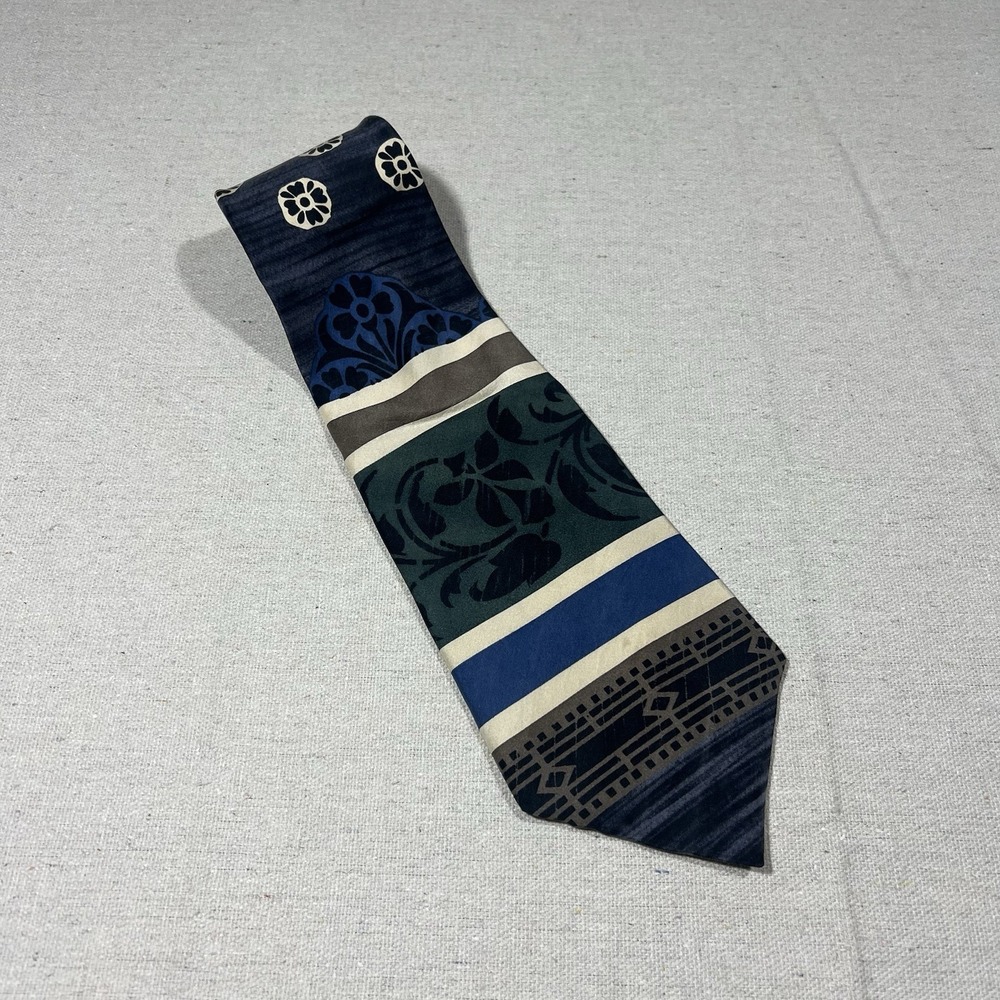 Vintage Givenchy Monsieur 100% Silk Made in USA Floral Tie 4" x 57 1/2"‎ Floral